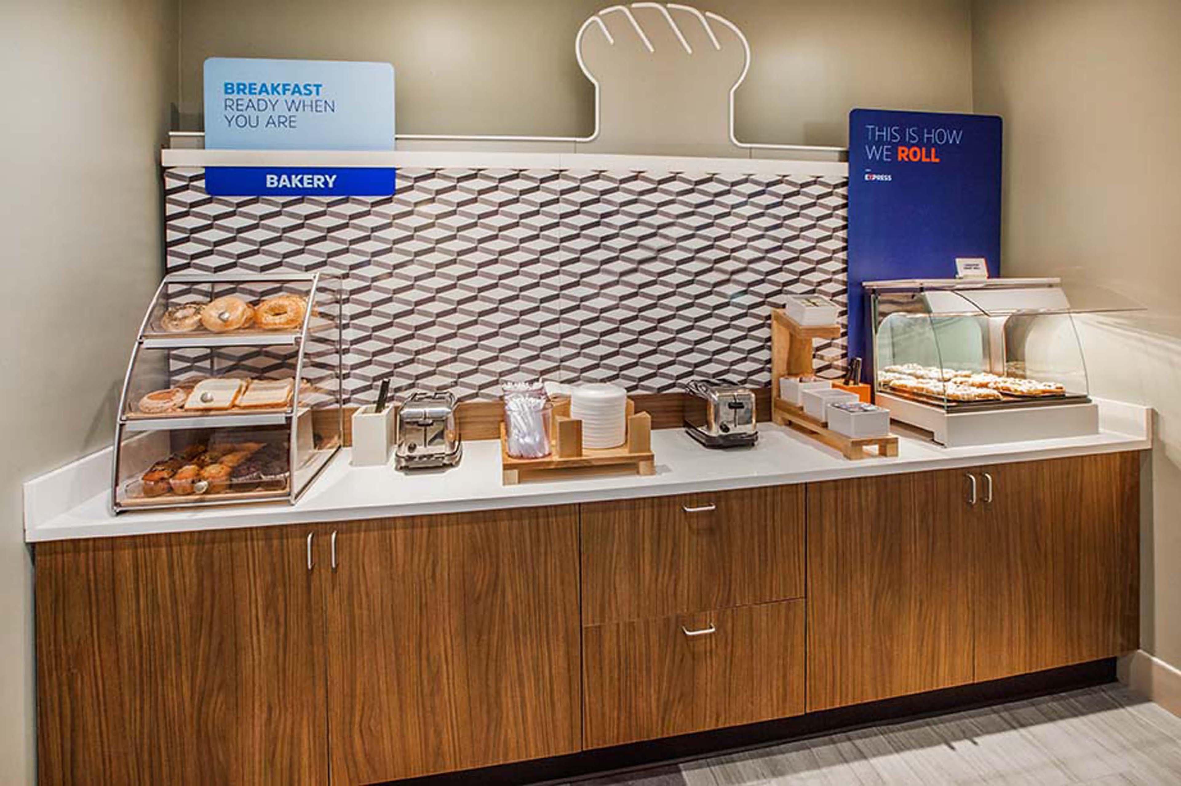 Holiday Inn Express & Suites Albany Airport Area - Latham By Ihg Eksteriør bilde
